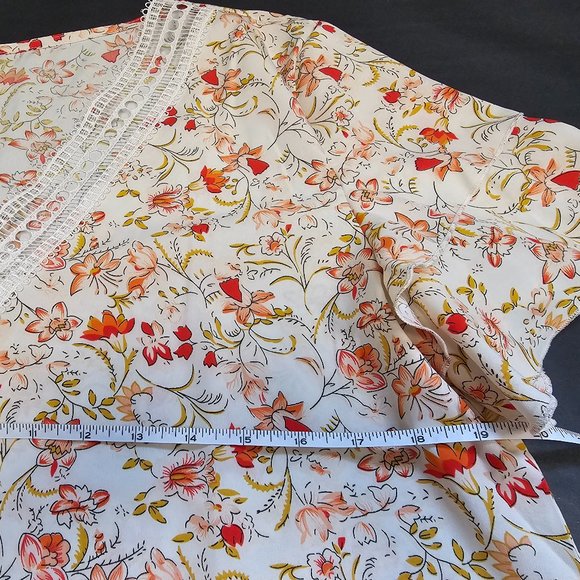 BOGO🎀Shein Floral & Lace Blouse- Large - Picture 3 of 4